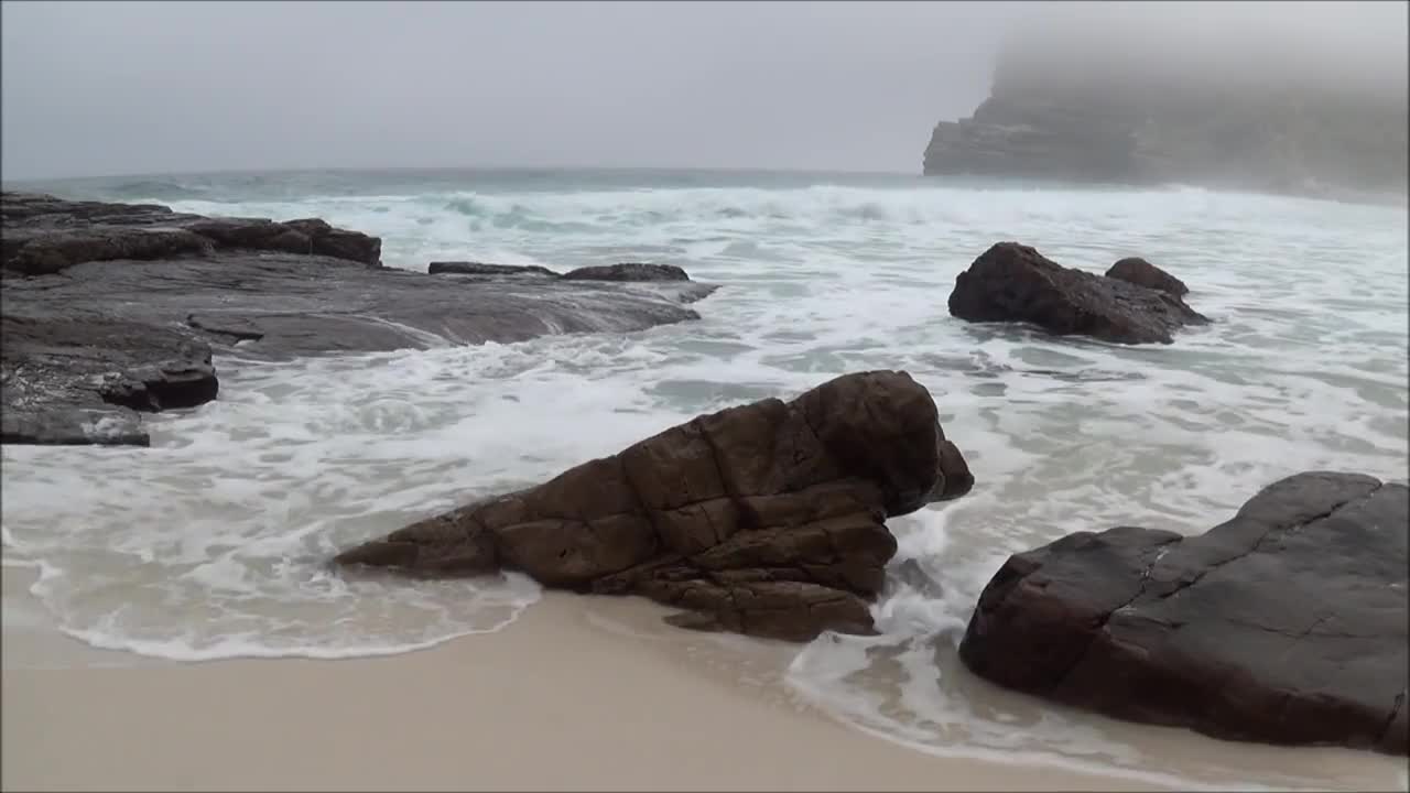 30 min relaxing ocean waves - high quality sound - no music - HD video of a beautiful misty beach