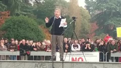 MILANO ARCO DELLA PACE,MANIFESTAZIONE NO GREEN PASS : INTERVENTO DI CARLO FRECCERO