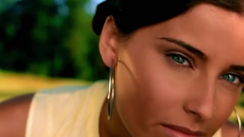 Nelly Furtado - Im Like A Bird (Video)