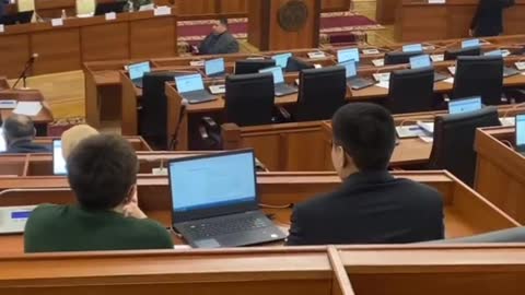 Parliament of the Kyrgyz Republic begins an emergency extraordinary meeting