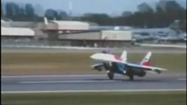 ΛΙΑΚΟΠΟΥΛΟΣ - ΠΟΥΤΙΝ / ΜΠΟΥΣ - MIG 35 - AIR SHOW