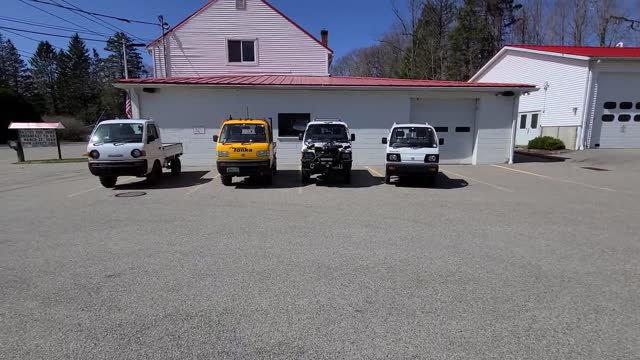 Minitruckgang, now there are 5 of us. Mini hanging with her cousins