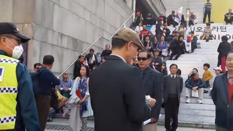 20180421_V3_S01(oxEQ8YHrFdk)비상국민회의 창립대회에 출현한 종북 똥파리!!!
