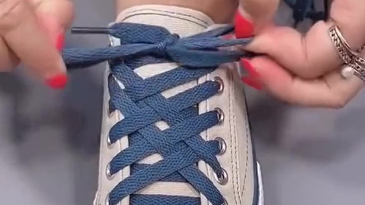 How to tie shoe laces