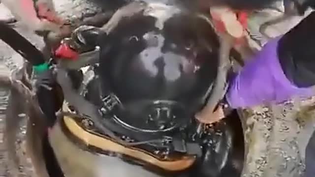 Watch how they are doing it at his life risk