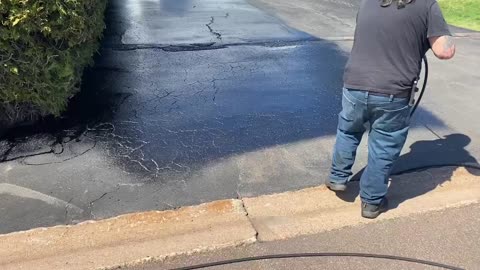 Professional Asphalt Spray Sealing: “The Difficult Customer One” Top Coats Pavement Maintenance