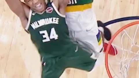 Giannis couldn't believe what Zion did to him!??