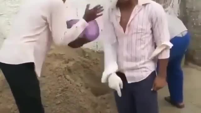 The musical mix of the building project workers, is amazing😱😱