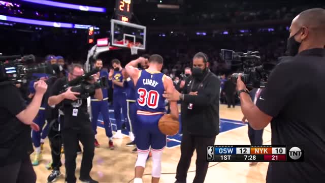 STEPHEN CURRY BREAKS THE ALL-TIME 3 POINT RECORD! 🔥