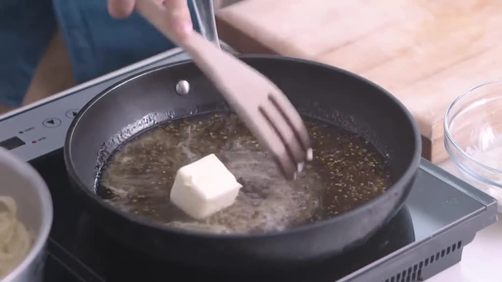 stir fry until the meat is red and dry,