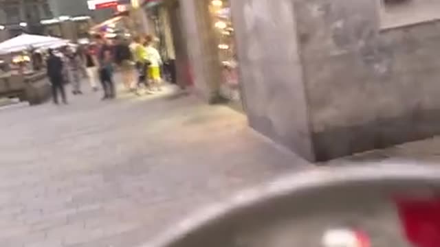 If you visit Vienna, open your eyes!