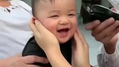 ADORABLE BABY’S HEARTWARMING REACTION TO HAIRCUT 1