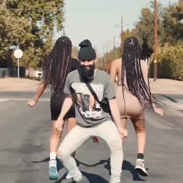 ROAD LADY DANCING PLUS BIG YAYAYAY