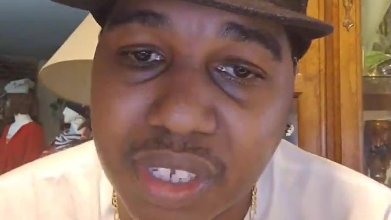King Eric ROASTS Trolls during Youtube live