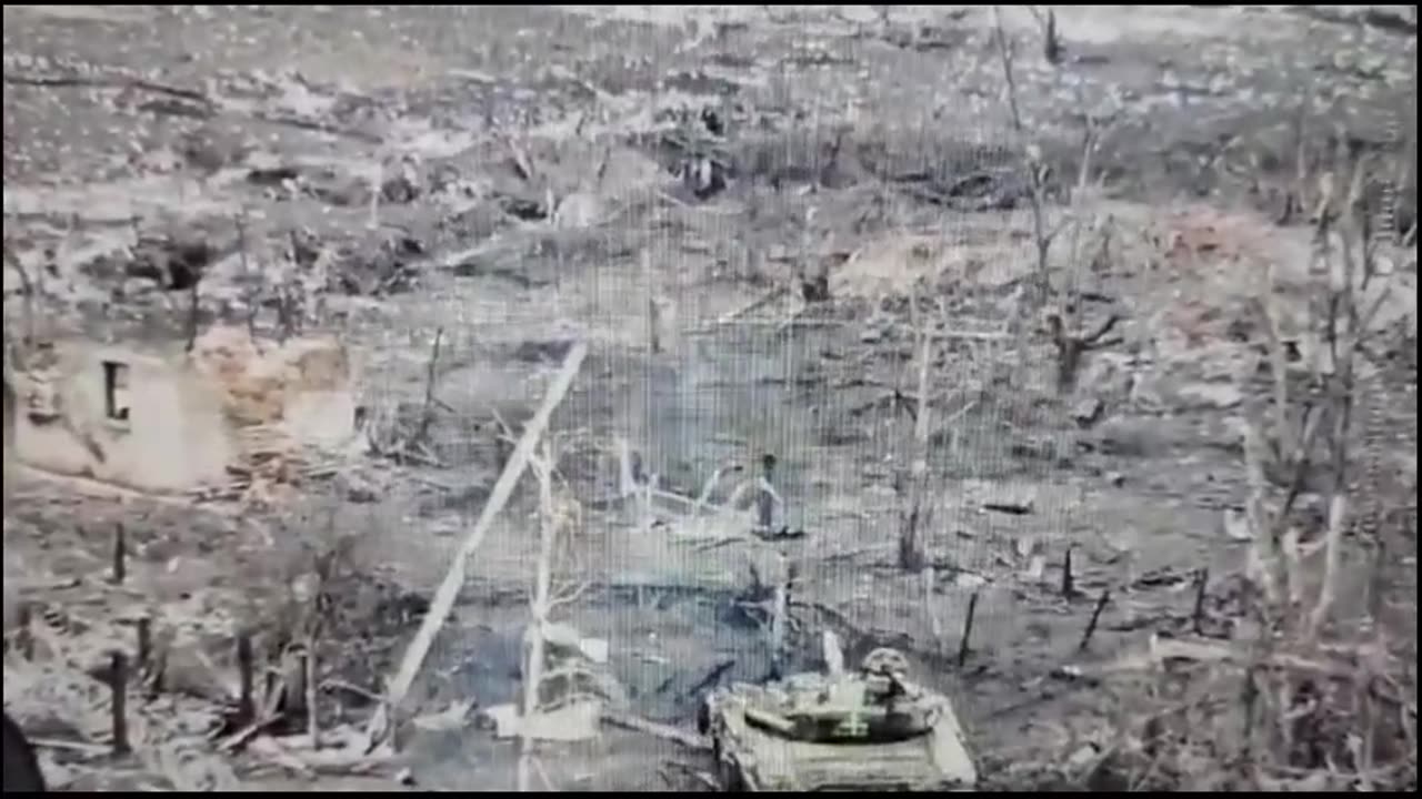 Ukrainian Tank Fires on Russian Lines Point-Blank