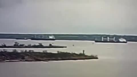 Invaders attack alien civilian ships