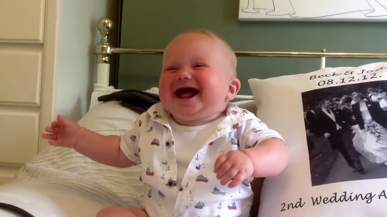 Baby laugh with dad