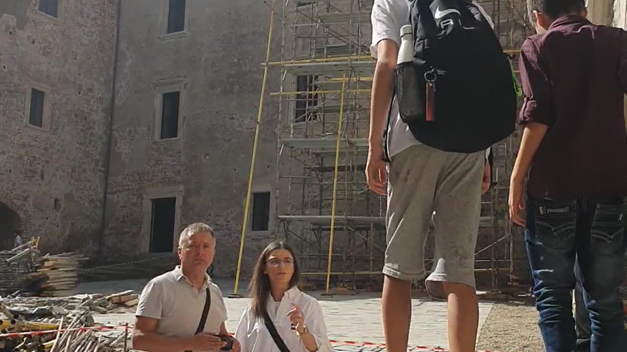 A day in the courtyard of Huniade Castle