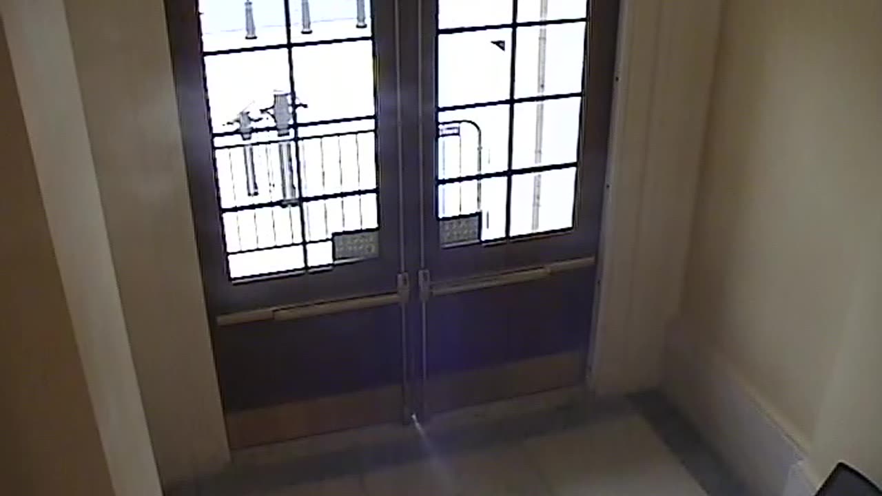 3443CHOB02CH12NRotundaExit_2021-01-06_13h00min01s143ms.mp4