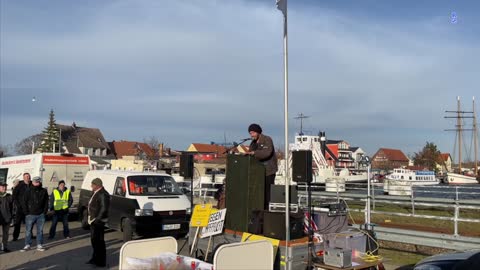 Wolgast: Eröffnung der Kundgebung durch Martin 12-04-2022.mp4