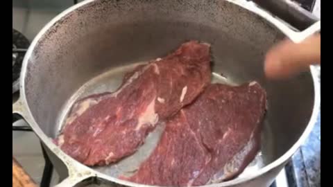 CONHEÇA O SEGREDO PARA PREPARAR UM BIFE DE BOI COMO OS RESTAURANTES