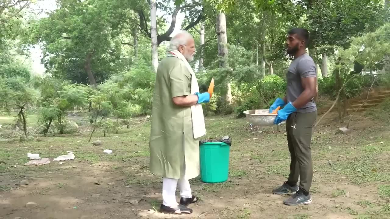 राम राम भाई सारा ने🙏| Meets @NarendraModi Ji | Swach Bharat Mission | Talks on 75 Hard Challenge