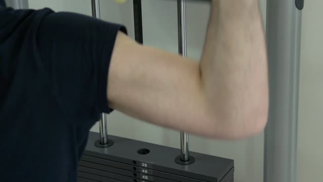 man-pull-down-weights | gym | exercise | hornseywood | hd