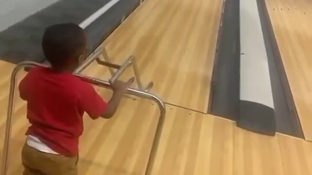 Caption this 😂🎳 #TheTrillionaireLife (🎥 via @juscallmediamond)