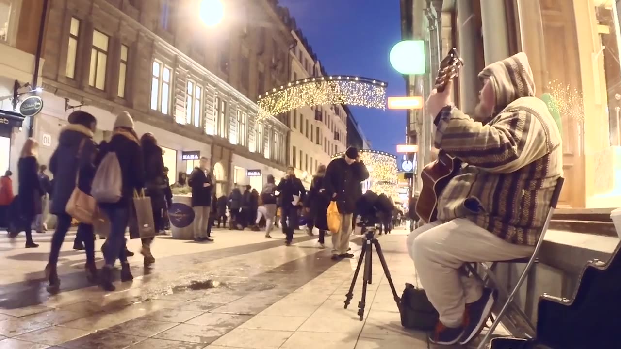 street performer - singing Zombie ( cranberries Cover)