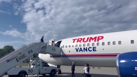 JD Vance and Usha head to De Pere, Wisconsin! 🇺🇸