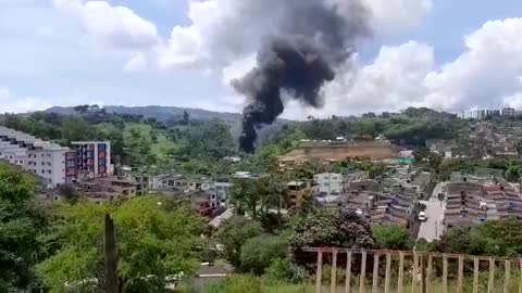 Un incendio de grandes proporciones ocurre a esta hora