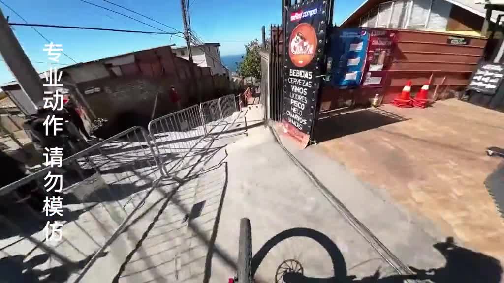 Red Bull's latest urban downhill race, it's hot, why haven't you started riding? (Official