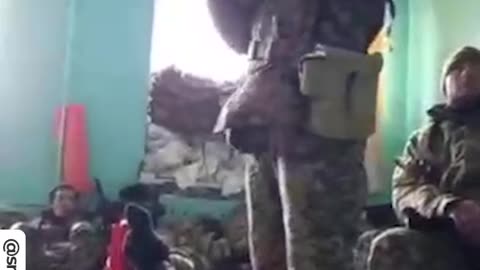 Příslušníci praporu Azov ve školce v Mariupolu