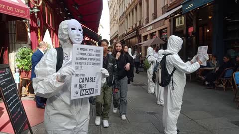 Les Masques Blancs Lyon Action Pancartes Marché Célestinet Place des Terreaux le 2 Octobre 2021