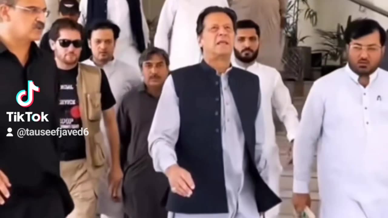 Khan will back