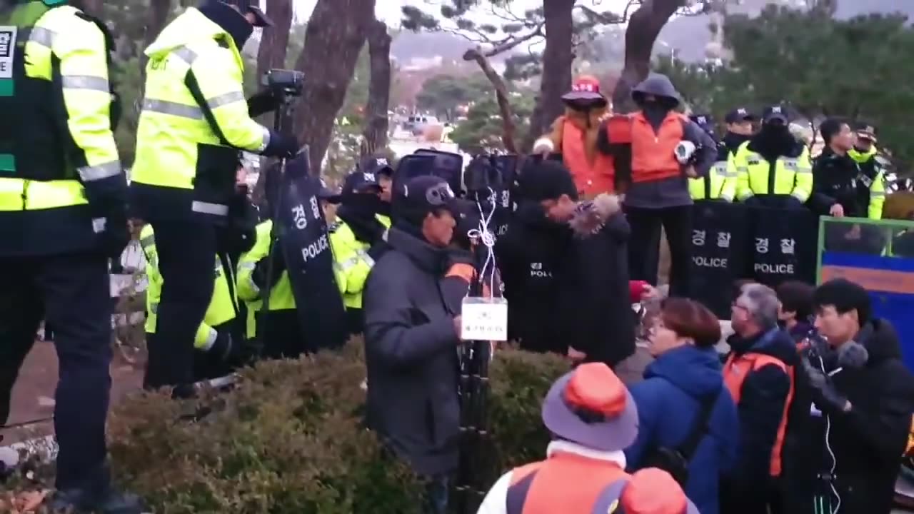 20191128_V3_S03(U5k35iuvONE)이건 나라냐 청와대앞에서 어찌 이런일이_