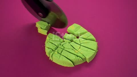 Very Satisfying and Relaxing Kinetic Sand video