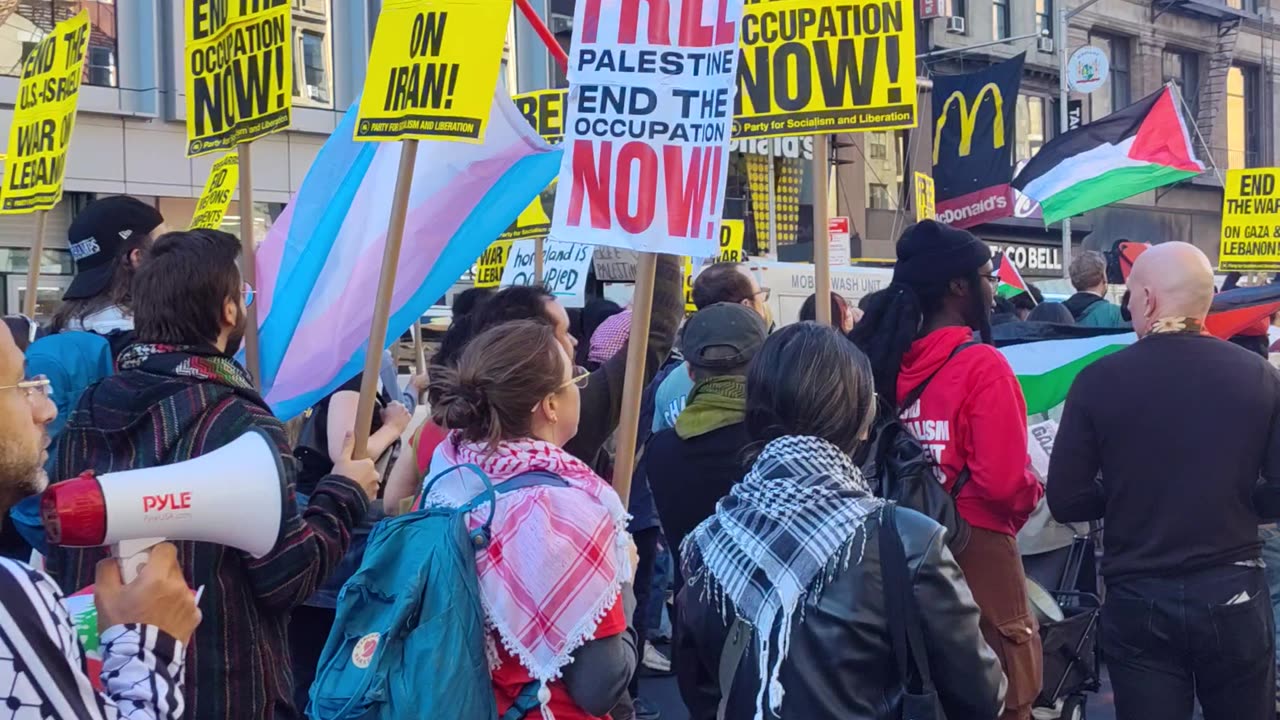 Marcha: "NO VOTOS PARA EL GENOCIDIO".