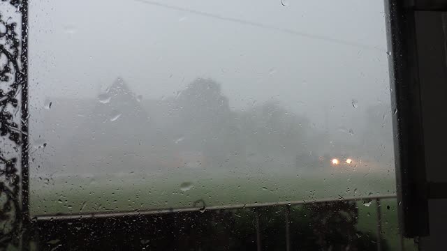 95 MPH Wind Snaps Tree In Half at 2:35