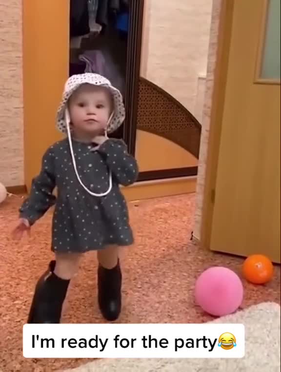 LITTLE GIRL WEARING HIGH HILL READY FOR PARTY.mp4