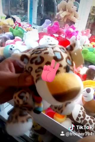 pegando urso pelucia maquina 1