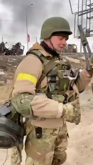 RA TRẬN: ĐỒ CHƠI MỚI, TÊN LỬA CHỐNG TĂNG JAVELIN VÀ ĐIỆN THOẠI VỆ TINH.