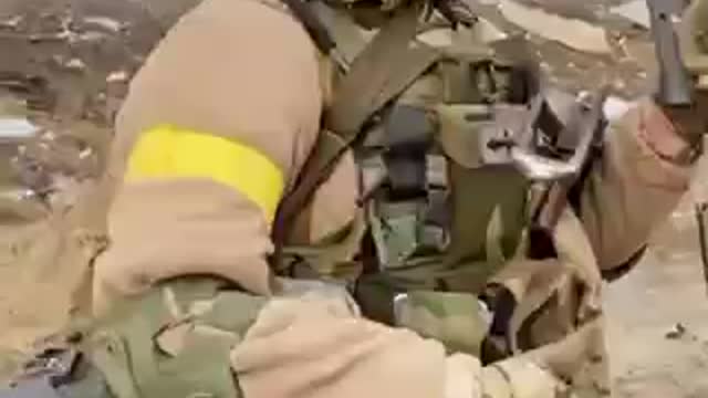 RA TRẬN: ĐỒ CHƠI MỚI, TÊN LỬA CHỐNG TĂNG JAVELIN VÀ ĐIỆN THOẠI VỆ TINH.