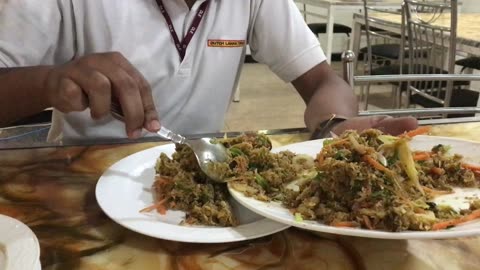 🥥 Sri Lankan Kottu and King Coconut | A Perfect Street Food Combo 🇱🇰