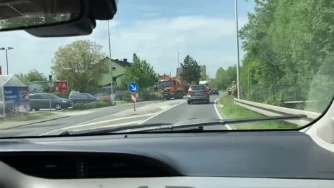 SULLE STRADE in BAVIERA in GERMANIA senza parole!come da noi in Italia ed in Lombardia...giusto??no così giusto per capire...mi sembra che ci siano un po' di differenze...