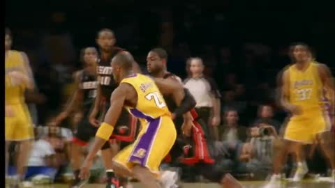 Classic battle! Bryant dribbled over Dwyane Wade with 0.4 seconds left to kill the heat