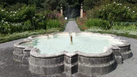 Slow Motion Center Fountain