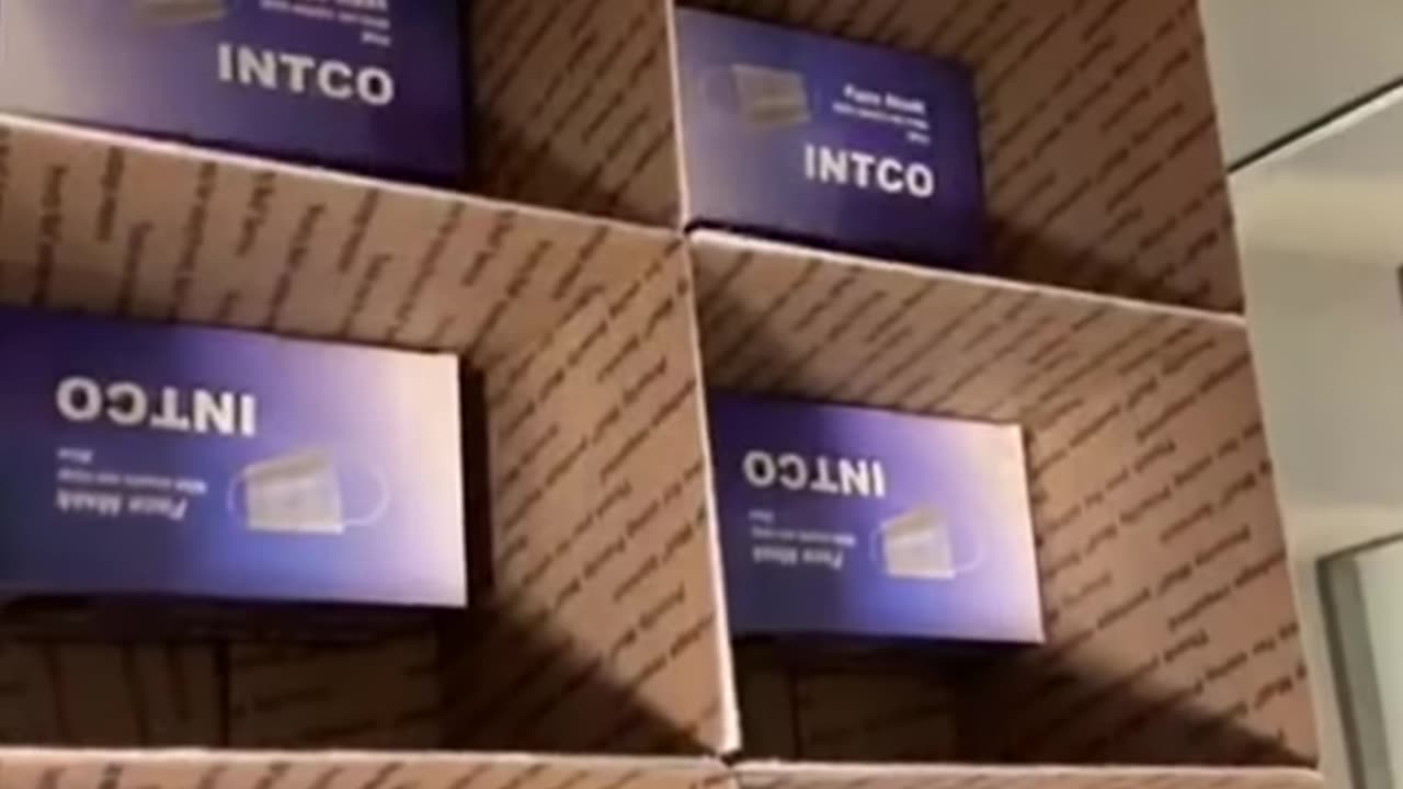 20200327文贵先生GETTR³：CCP病毒肆虐，曼哈顿大街上空无一人，法治基金工作人员依然在给战友寄送口罩物资！