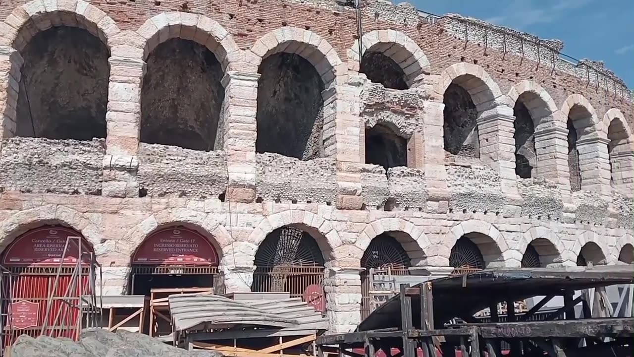 Walking Tour Of Verona Italy