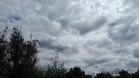 Himmel in Berlin am 15. Juli 2022 um 14:15 Uhr